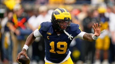 No QB change for Michigan